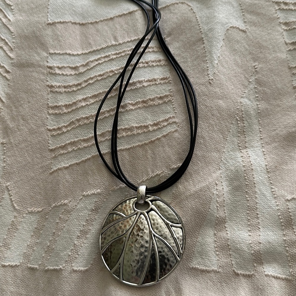 Silver necklace with leather chain - Picture 1 of 3